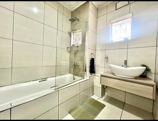 3 BEDROOM APARTMENT FOR SALE IN PELHAM